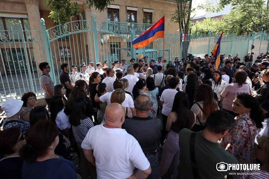 The operational headquarters of the Government of the Republic of Artsakh in RA organized a gathering in front of the France Embassy in Yerevan, Armenia