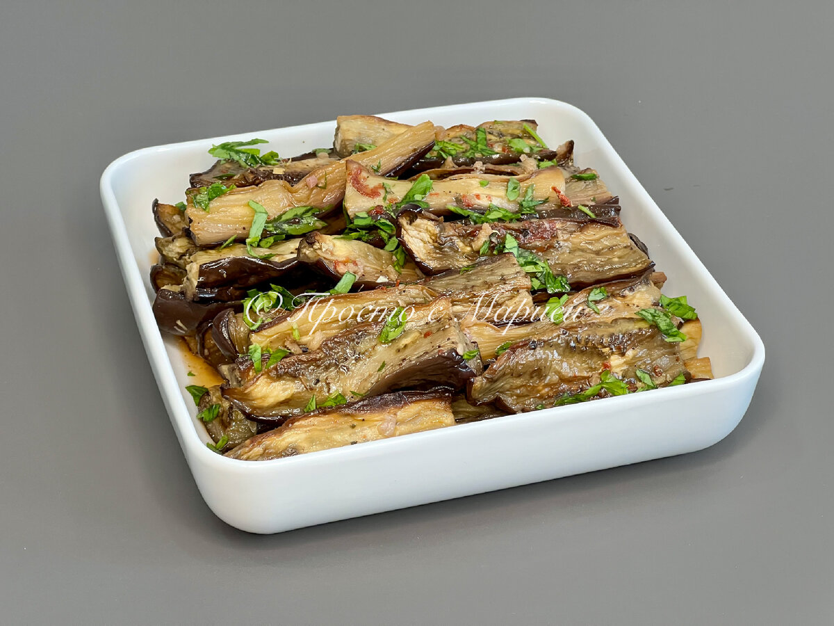 Вот ведь как бывает… делаешь целый противень, а на выходе вот такая тарелочка получается)) 