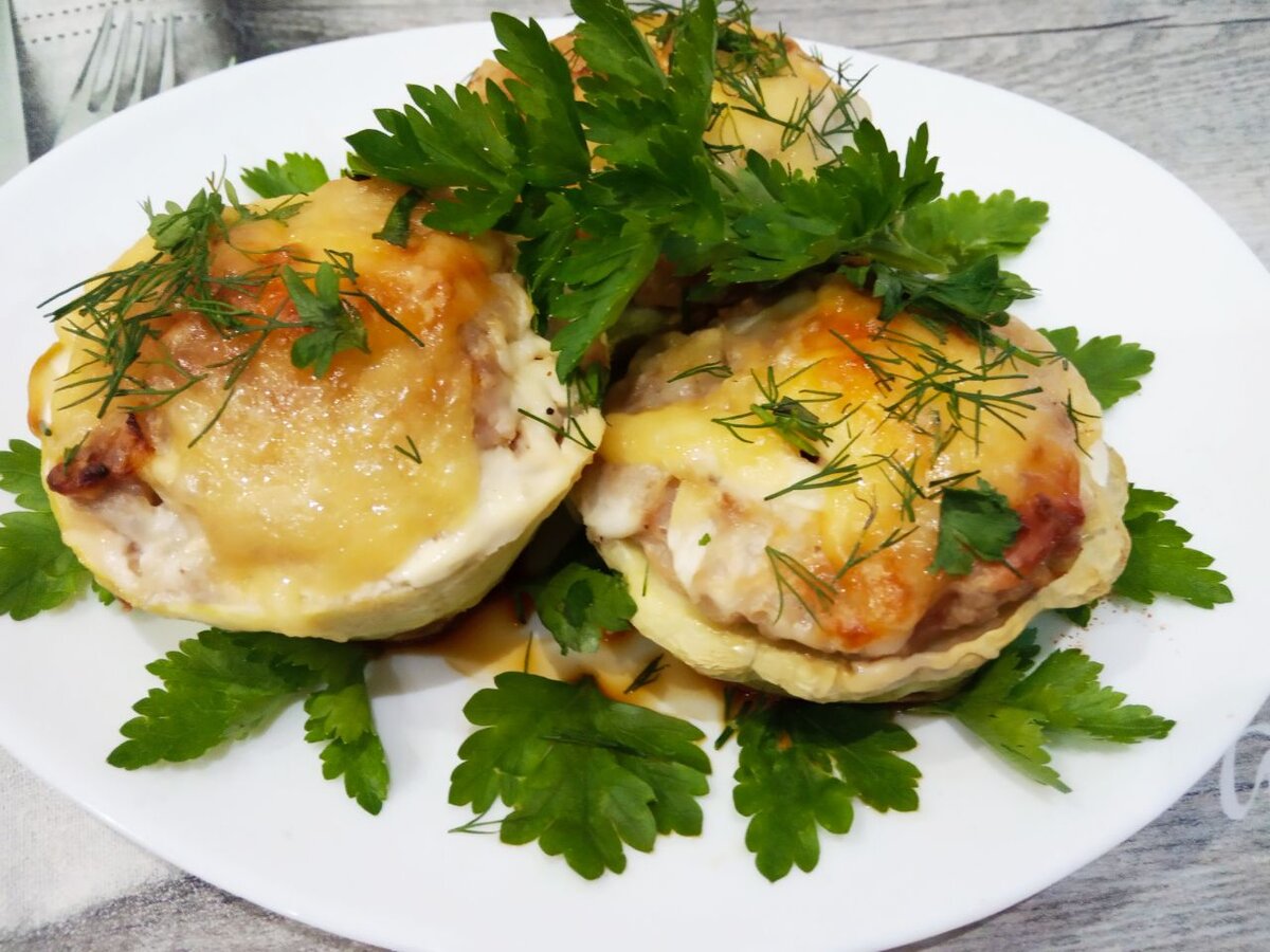 Запеченные патиссоны с начинкой и сыром