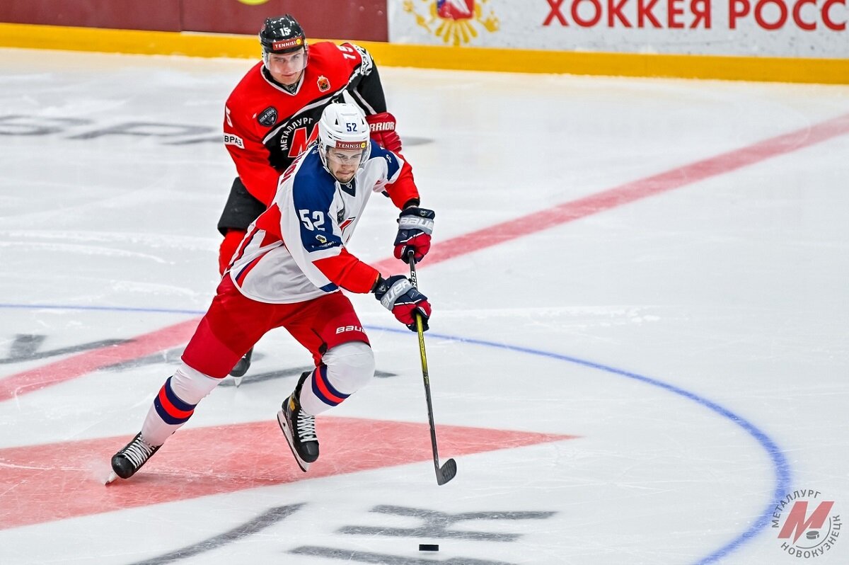    Вместе с Кириллом Максимовым (52 номер) на этом снимке также запечатлён лидер новокузнецкого «Металлурга», бывший нападающий «Торпедо» Максим Кицын Александр Рылов