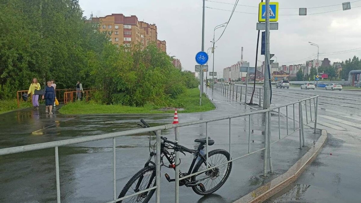     Шестнадцатилетний велосипедист сбил восьмилетнего школьника вчера вечером на Широтной, 163.