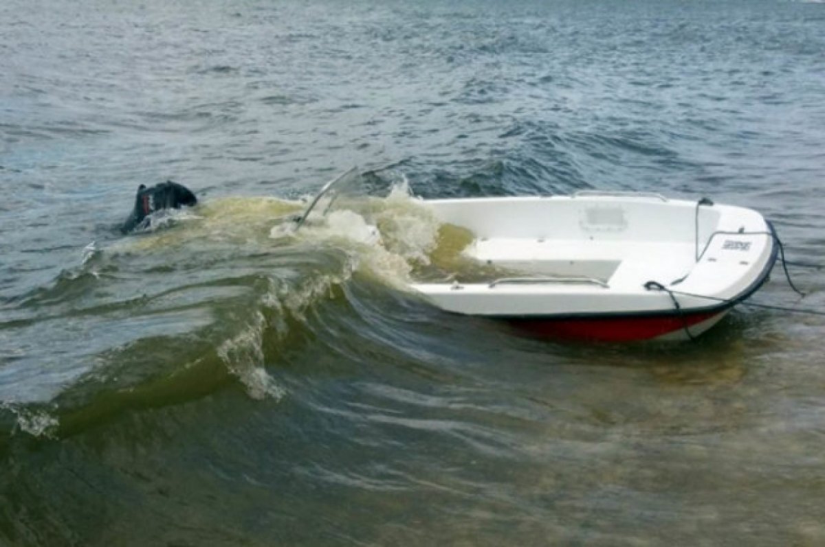    Под Тольятти на Волге спасли четырех человек с двух утонувших лодок