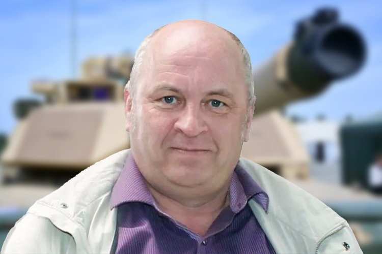   Сергей Суворов: «Говорить о каком-то украинском наступлении не приходится. Да, они пытаются атаковать, но результата нет, все атаки отбиваются, есть потери в технике и личном составе» Коллаж: arms-expo.ru, www.globallookpress.com