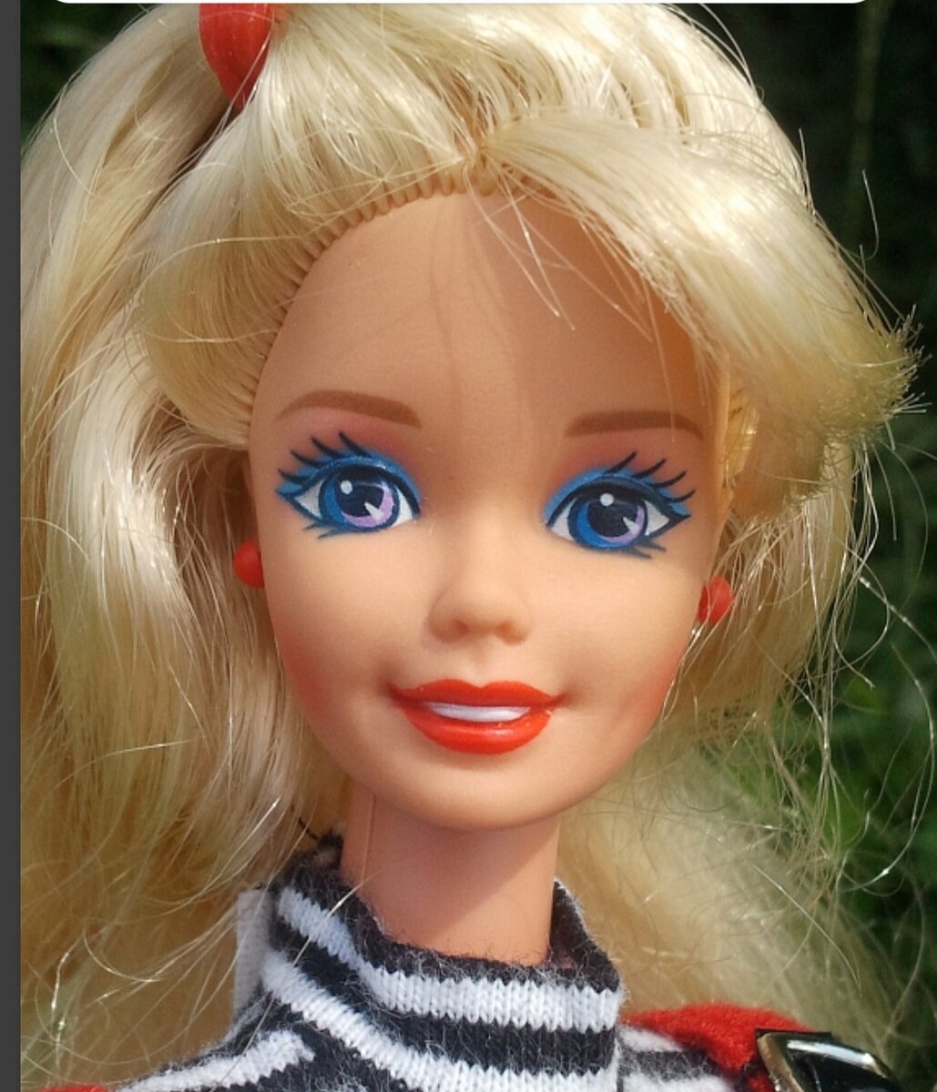 Фото с сайта по "установлению личности" barbie