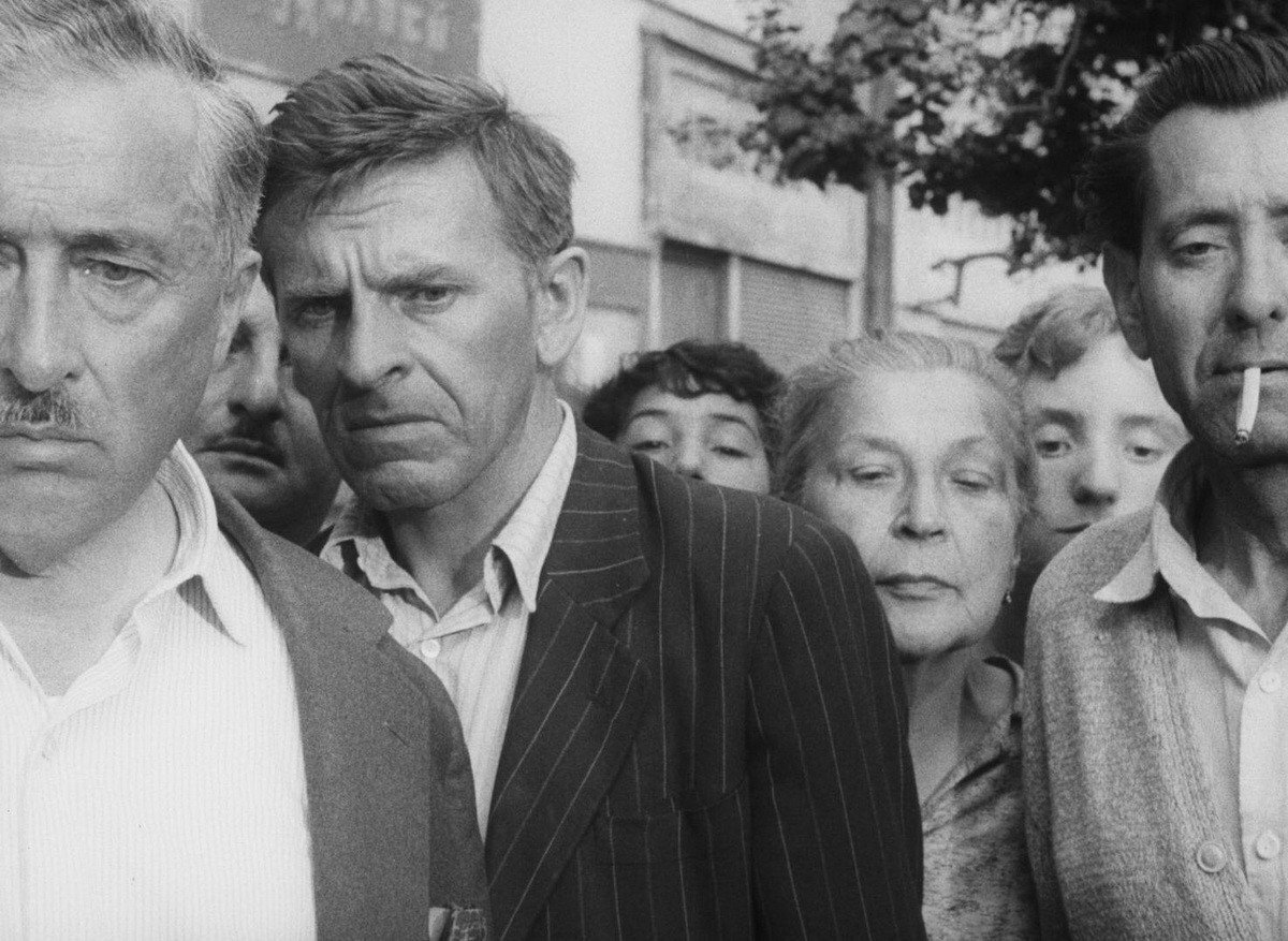 Кадр из фильма "Магазин на площади" (1965)