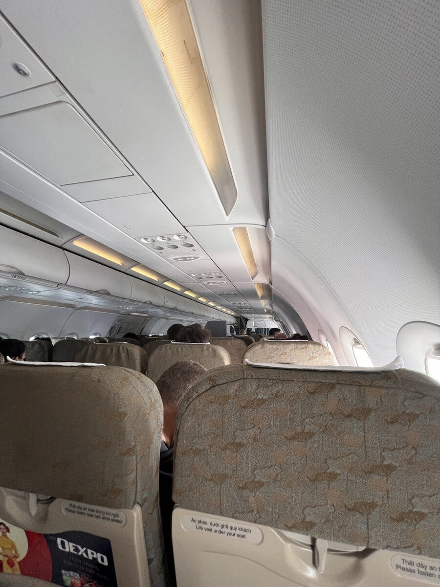Салон самолета Airbus-321 компании Vietnam Airlines