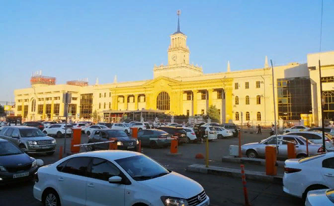 Если в Москве вдруг на улицах появляются автобусы с бойцами ОМОНа, по переулкам начинают прохаживаться полицейские и военные патрули, а на станциях метро дежурят кинологи с собаками — значит, меры...