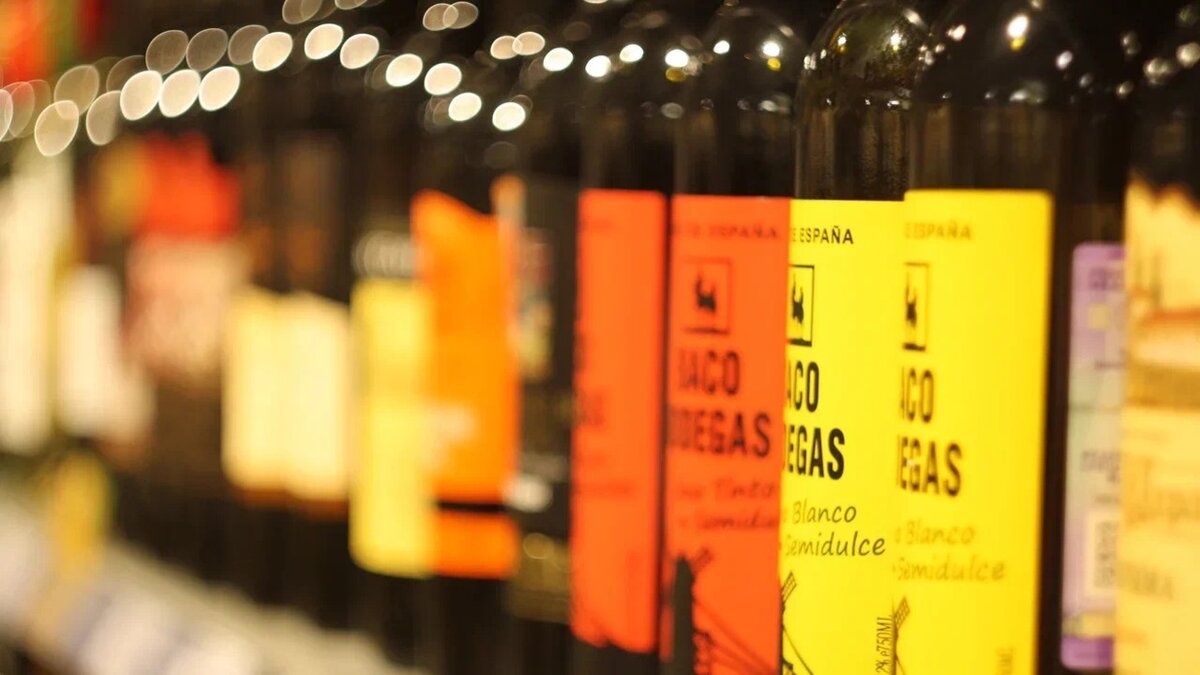     Гендиректор Ассоциации рестораторов и отельеров Татарстана Галина Шарафутдинова рекомендовала отечественным производителям вина укрепиться в российских барах. Тогда можно будет развивать локальный продукт, пишет «Татар-информ».