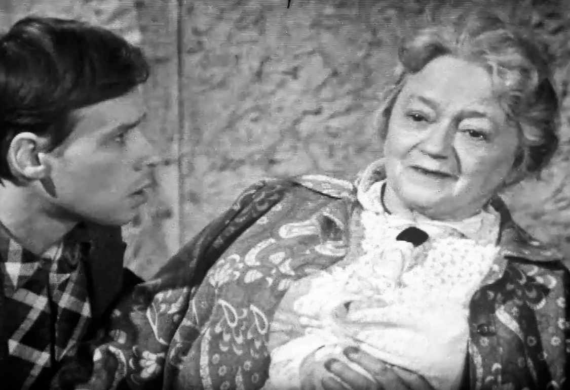Кадр из телеспектакля "Обратный адрес" (1973)