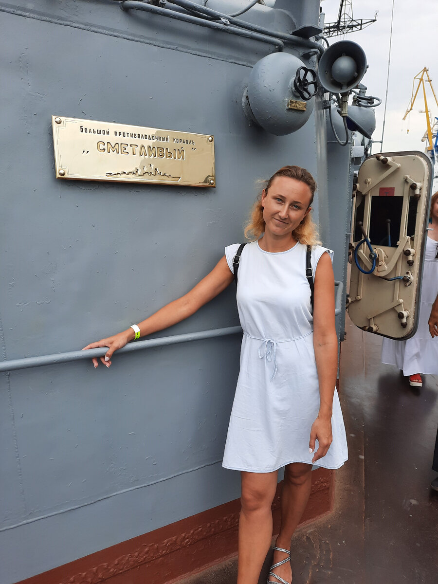 До 1992 года классифицировался как большой противолодочный корабль.