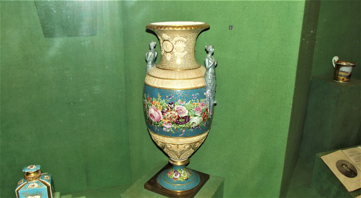            Фото из личного архива автора. Ваза эпохи Пушкина