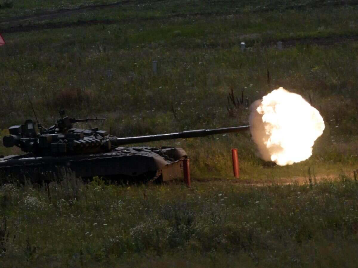    Российский танк Т-80 © РИА Новости / Евгений Биятов