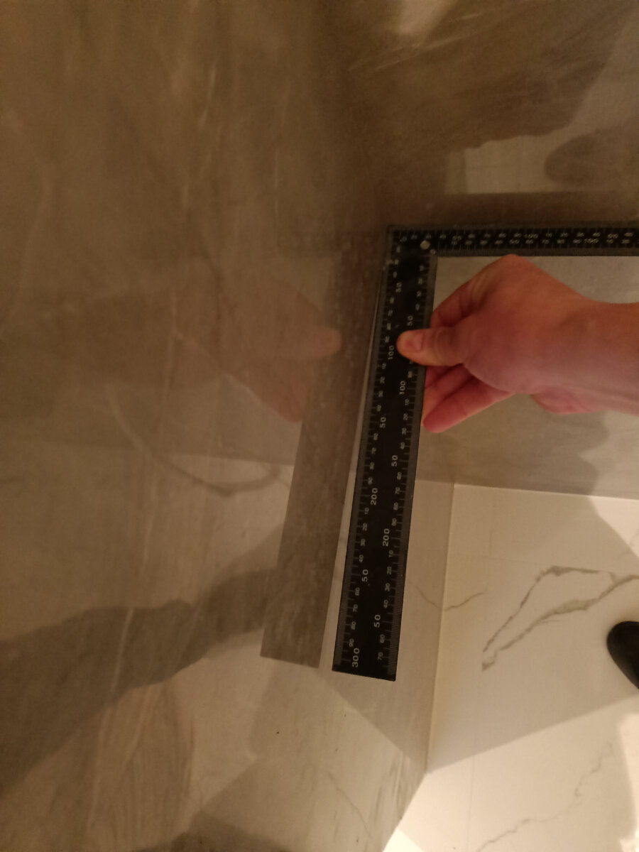 это только половины плитки, к концу все полтора сантиметра будет