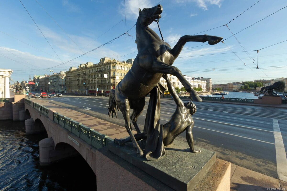 Аничков мост на Невском проспекте: красота, искусство и моменты истории.