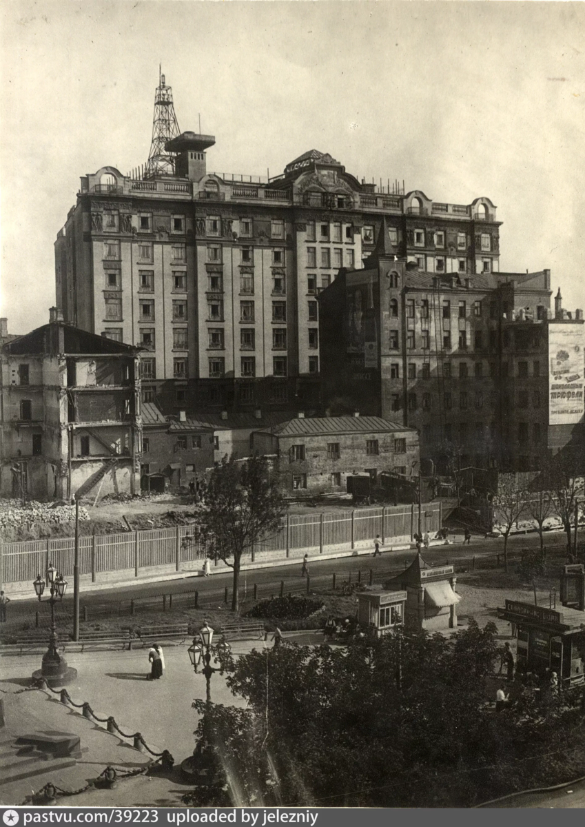 Большой Гнездниковский переулок, 10, - "тучерез" Нирнзее, когда-то самый высокий дом в Москве. 1939 год. Источник: Моспроект-2.