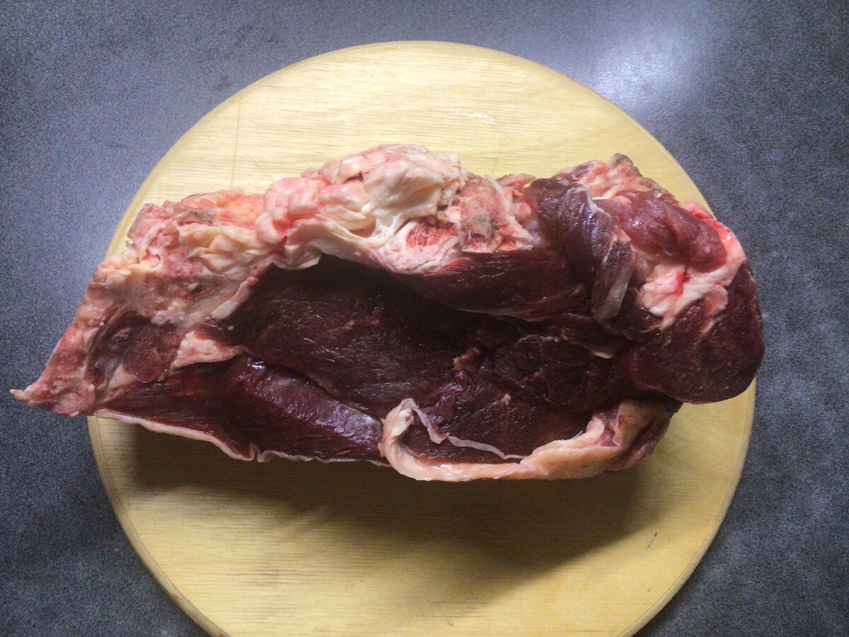  Мясо говяжье с жиром и косточкой.