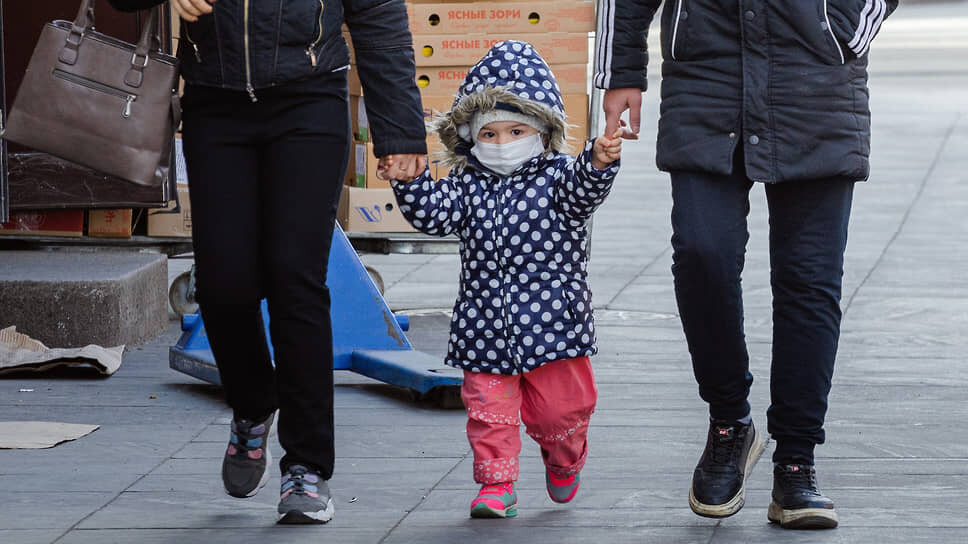 Фото: Илья Покалякин / Коммерсантъ📷Законодатели раскроют над приемными семьями зонтик социального сопровождения, чтобы знать, как в них живется усыновленным детям