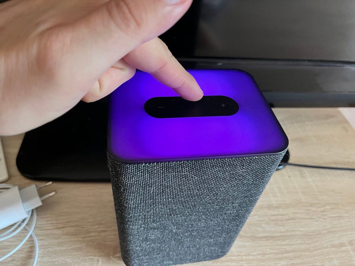    С помощью новой панели удобно переключать треки или радиостанции, а также ставить музыку на паузу