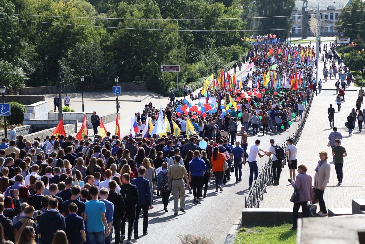 Парад российского студенчества, Петровский спуск