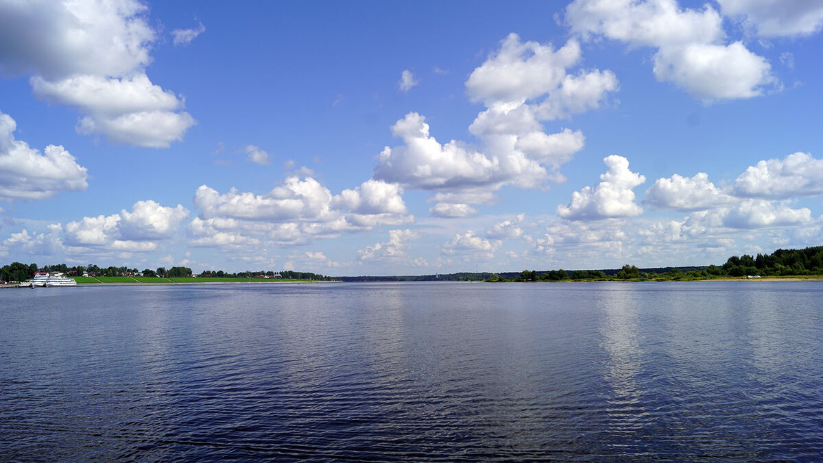 волга в мышкине. город мышкин набережная. река волга деревня мышкина. васильево берег волги. волга в мышкине.