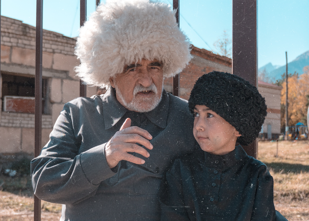 Уважение к старшим на кавказе. Кавказское воспитание. Карачаевские дети. Горский этикет карачаевцев
