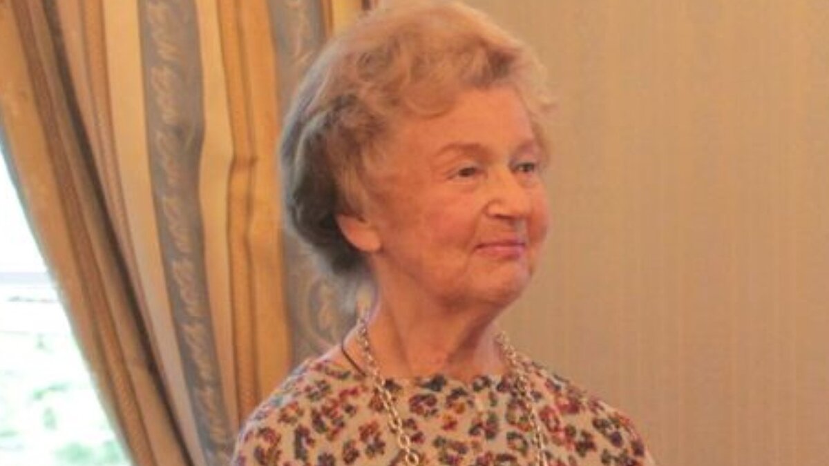     На 99-м году жизни умерла народная артистка СССР, советская и российская актриса Юлия Борисова (на фото). Об этом сообщил директор Государственного академического театра им. Евгения Вахтангова Кирилл Крок.