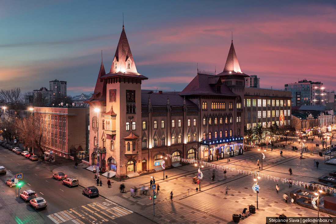 Саратов - уютный город Поволжья.