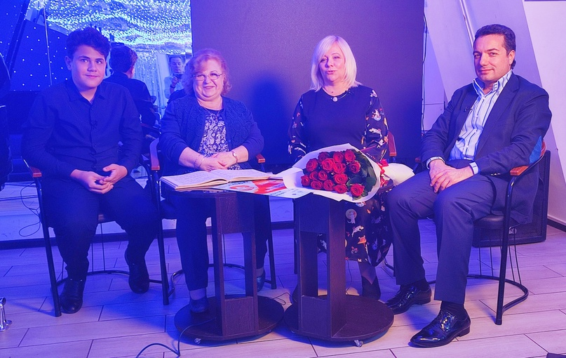 Л.А. Григорьева м учеником О. Пойда и ведущими Проекта «Стихия таланта» А.Яновской и Л.Друтиным