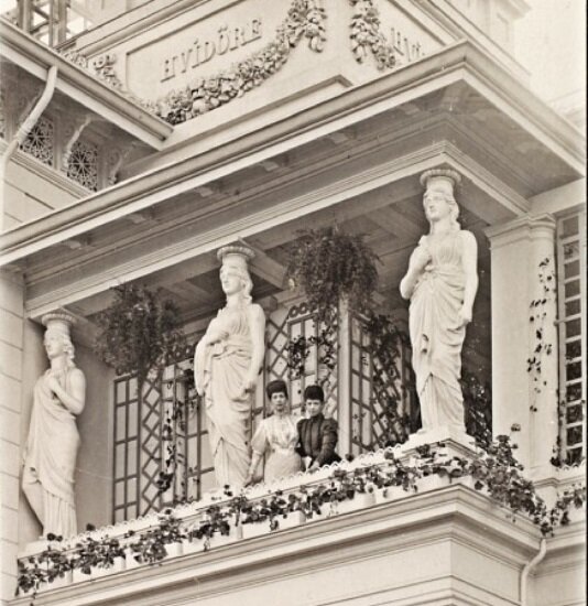 Императрица Мария Федоровна и королева Александра на балконе виллы Видёре, фото 1910-х годов.