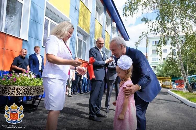  📷    Денис Паслер в Новотроицке принял участие в открытии детсада №17 после ремонта Кристина Просвиркина