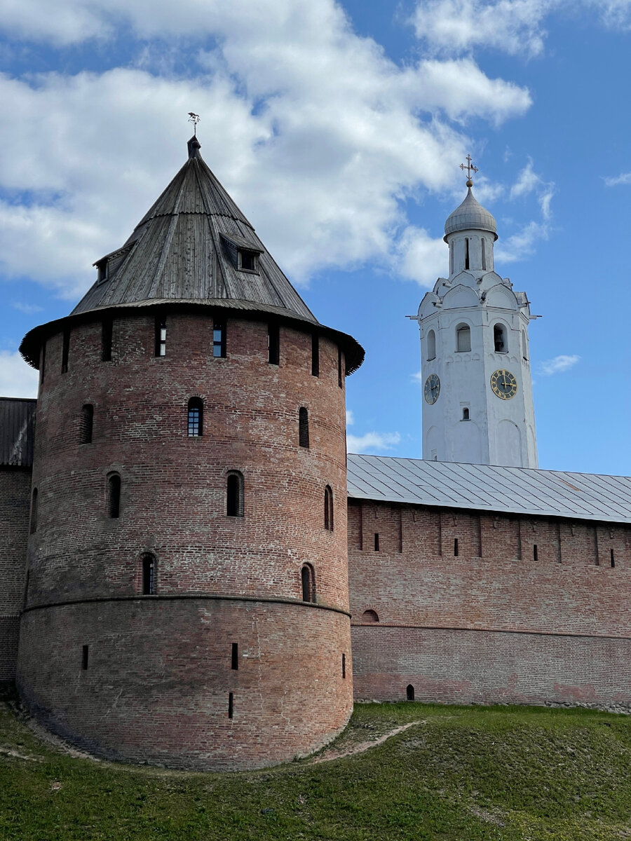 Башня Новгородской крепости и Часозвоня