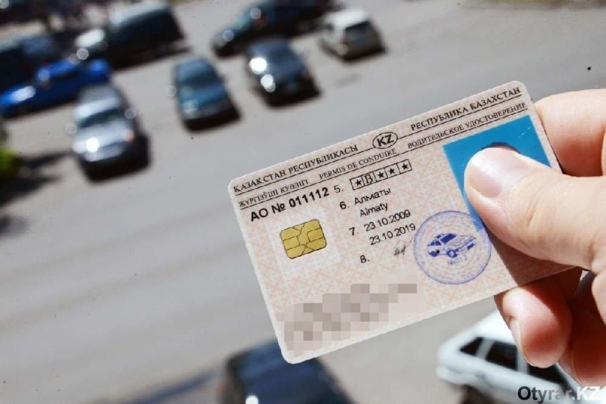  В предыдущей статье эксперты ЦенТрМиг рассказали об основных правилах, действующих для водителей-иностранцев в Российской Федерации.