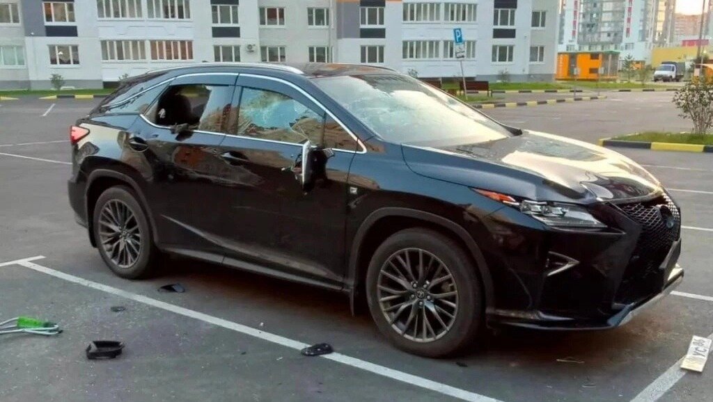     По неподтверждённой информации, хозяин иномарки с ним знаком.