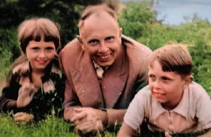С. Бандера с детьми.