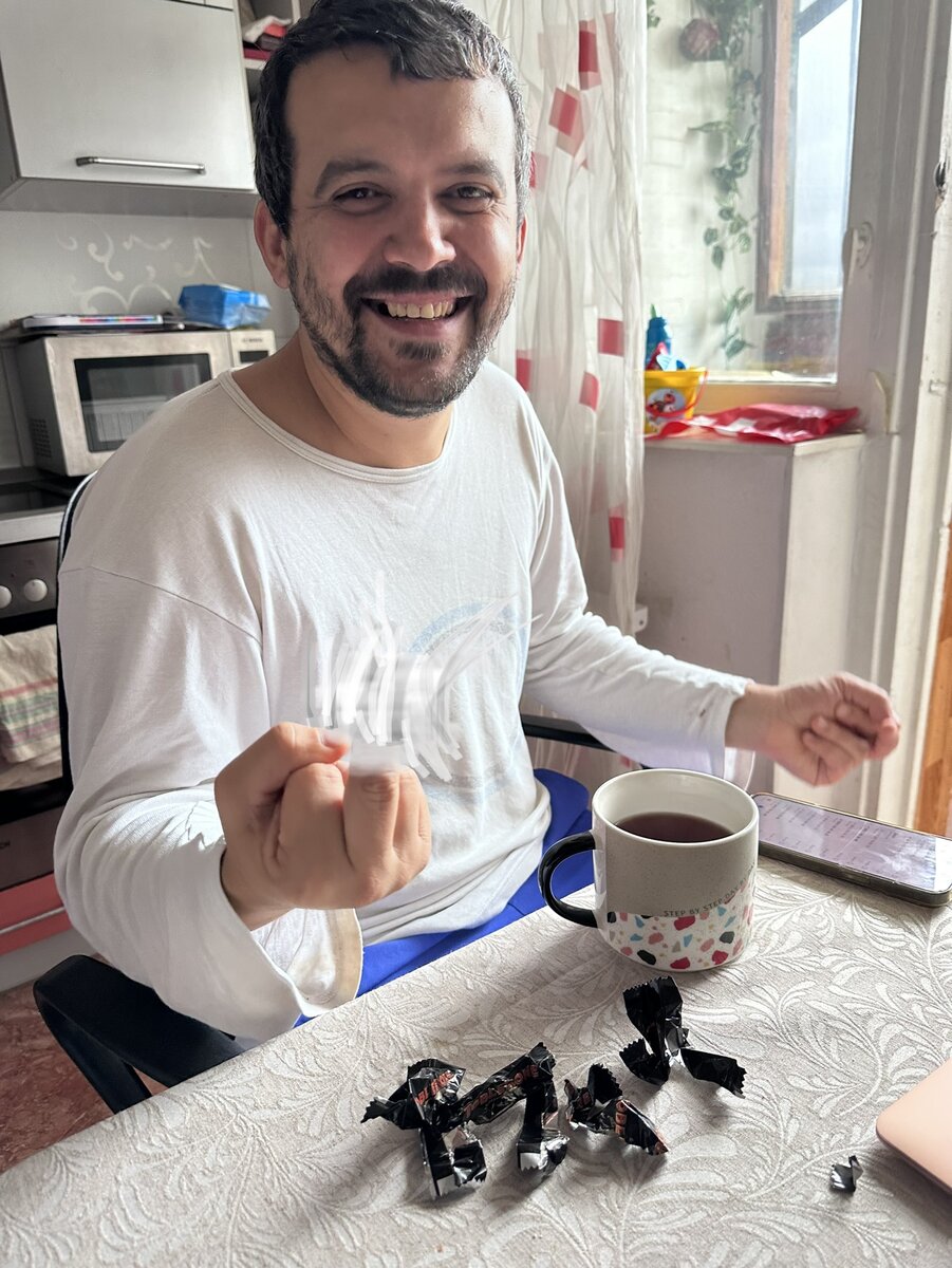 Вот они четыре фантика. И муж смеется над моим возмущением