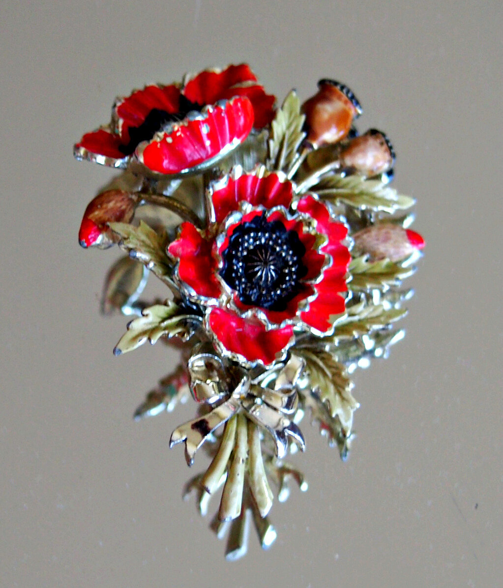 Содержимое посылки - брошь Мак из серии Брошь ко Дню рождения из линейки Exquisite