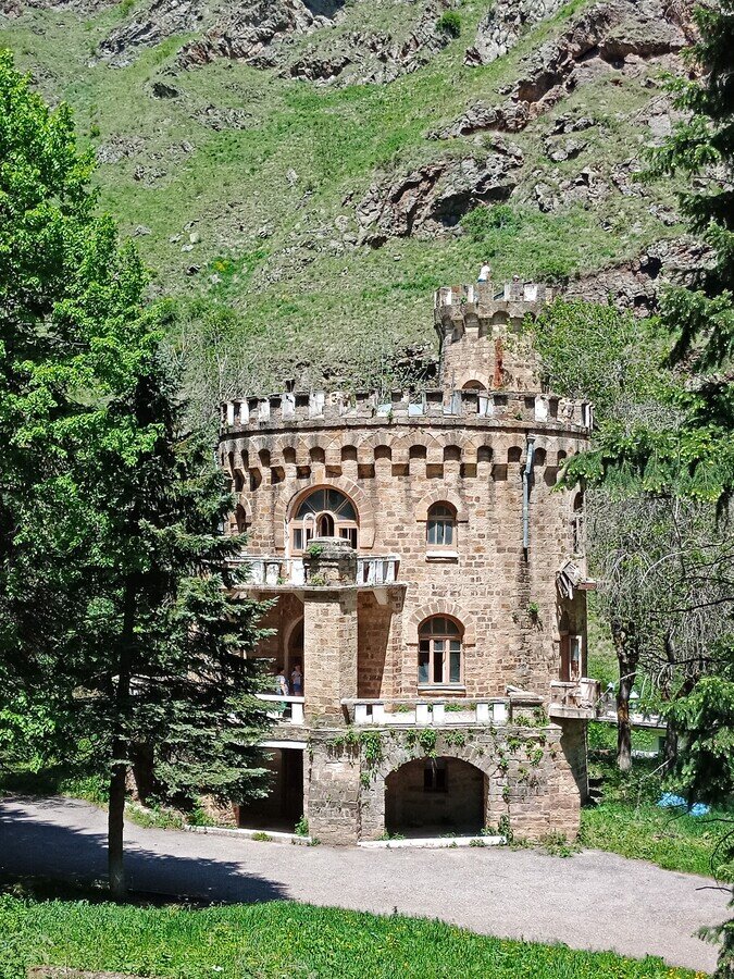 Замок Долины Нарзанов Кабардино Балкария