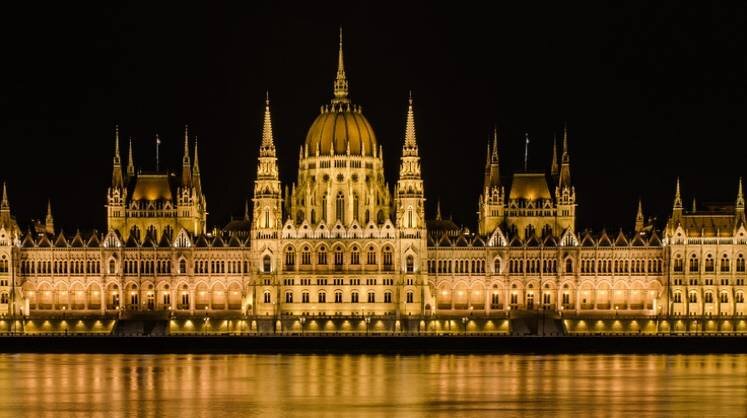    parlament.hu