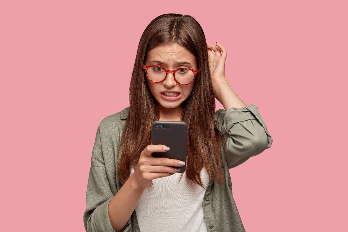 <a href="https://ru.freepik.com/free-photo/nervous-student-posing-against-the-pink-wall_11135510.htm#query=bad%20news&position=14&from_view=keyword&track=ais">Изображение от wayhomestudio</a> на Freepik