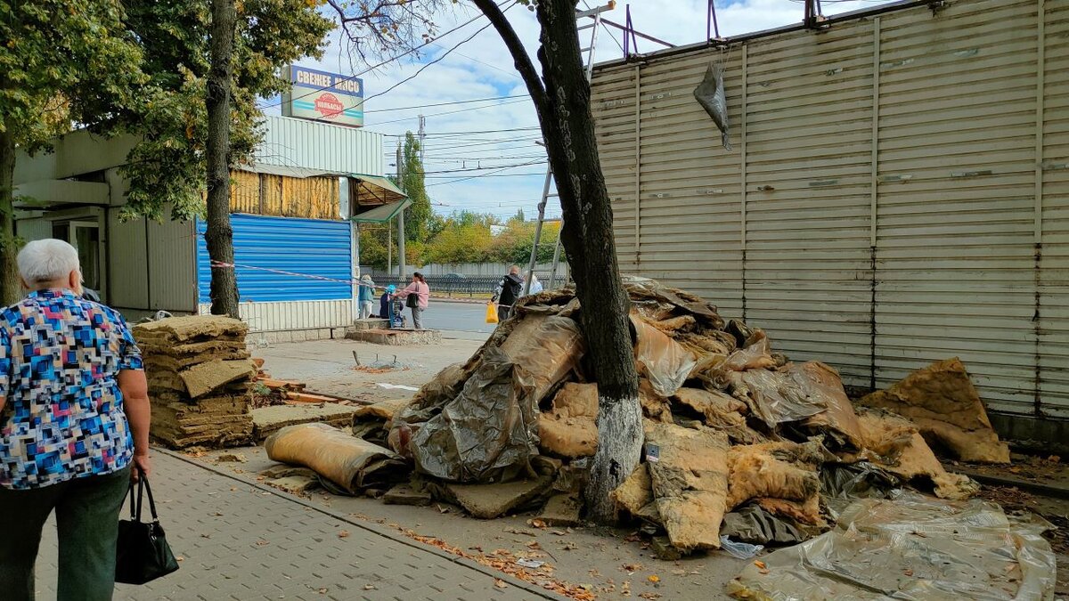    В Курске демонтируют остановку на улице Черняховского