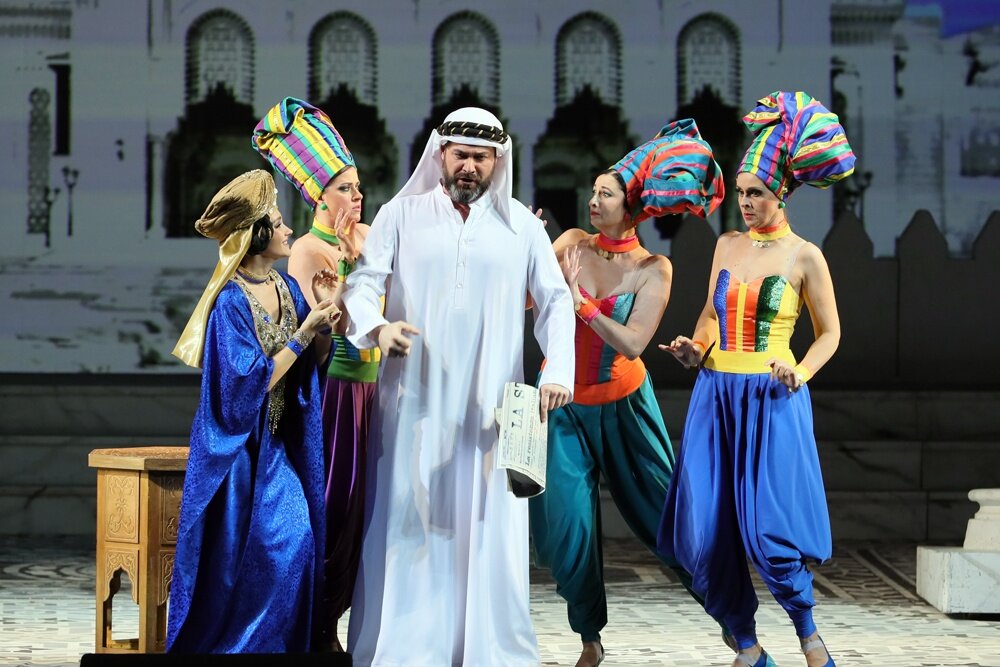    Ильдар Абдразаков в опере "Итальянка в Алжире" на сцене Мариинского театра. / Наташа Разина / © Мариинский театр