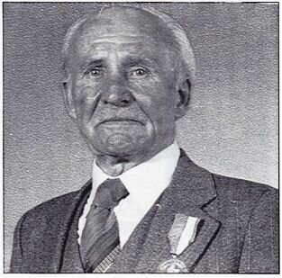 Наш немец-грек в возрасте во время награждения