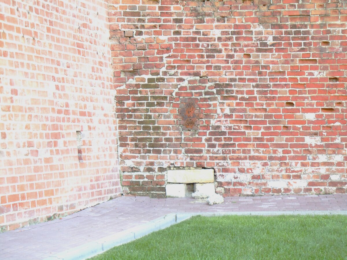 Ну вот, оползень около Северной башни, т. е. рядом с фуникулёром. Фото из репортажа с сайта NN.-4