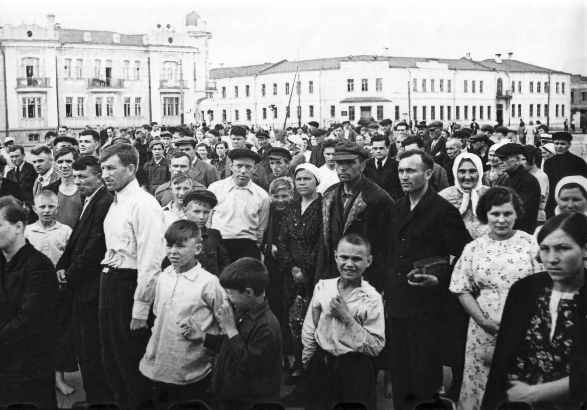 Фото из государственного архива Тамбовской области от 22 июня 1941 г. Площадь им. В.И. Ленина. Автор: С.А. Хабибулин.