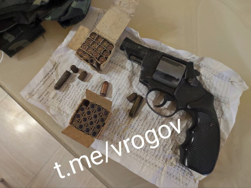    В Херсонской и Запорожской областях продолжают ликвидировать схроны с оружием и боеприпасами