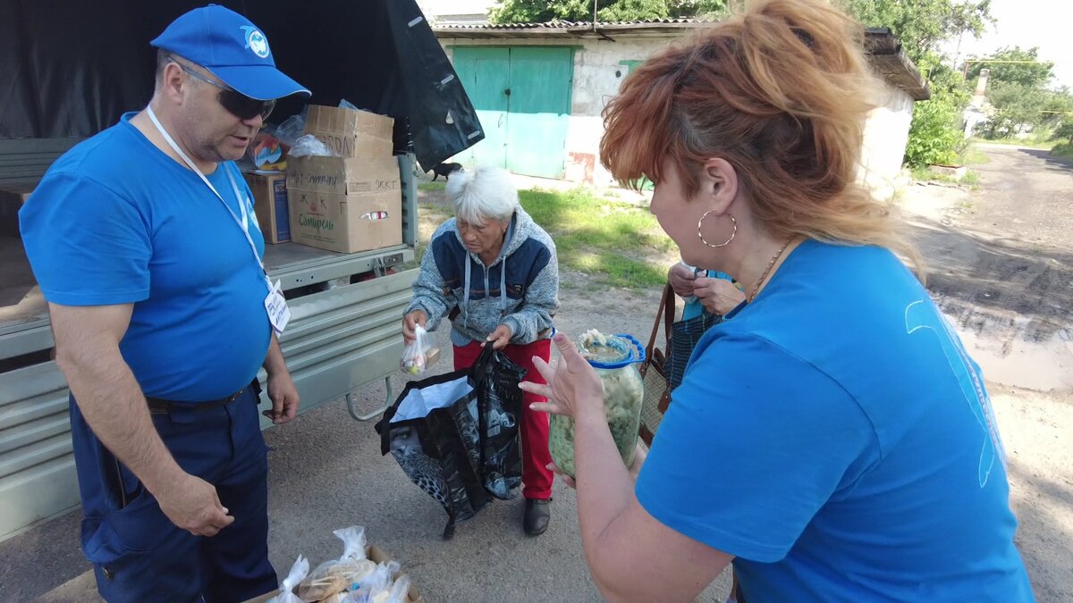    Гумкорпус Югры доставляет питание жителям города Приволье в ЛНР