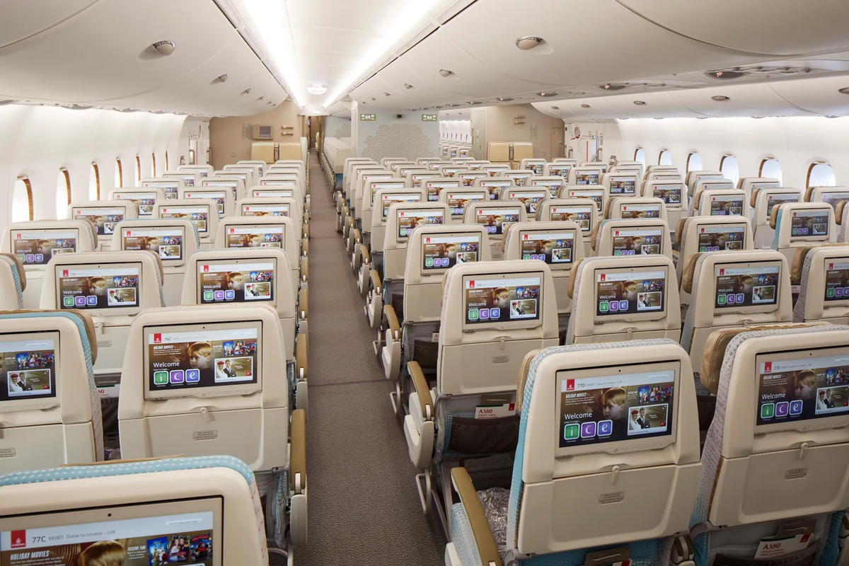 Самолет Emirates a380 салон