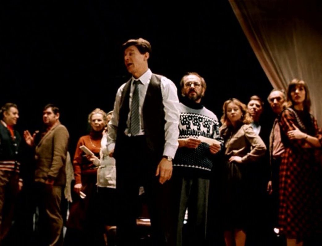 Фильм на "производственную" тему. Производство ,впрочем, необычное. Фото из открытых источников