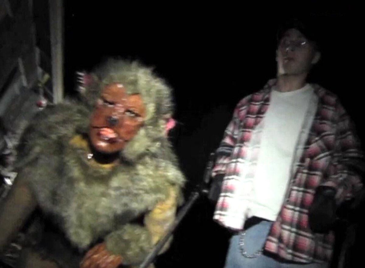 Found something. Being offended. Извините у меня аллергия на чушь. Man searching. Something interesting.