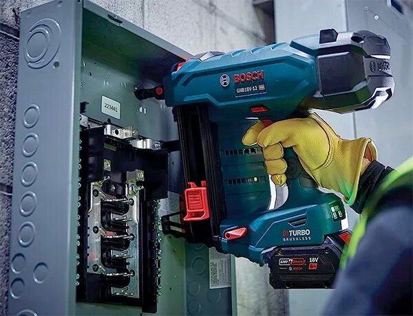 гвоздезабивной пистолет  по бетону модели GNB18V-12 от Bosch.